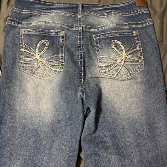 WallFlower Jeans Curvy - Picture 3 of 5